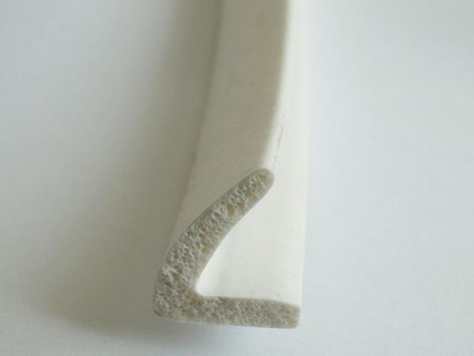 Mesana Hö: 15mm, Br: 15mm, Silikonschaum Lippenprofil