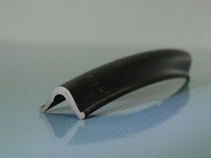 Zierleistengummi Zendaya zum aufklemmen auf die vorhandene Metallschiene