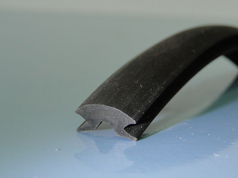 Zierleistengummi Raffelo zum aufklemmen auf die vorhandene Metallschiene