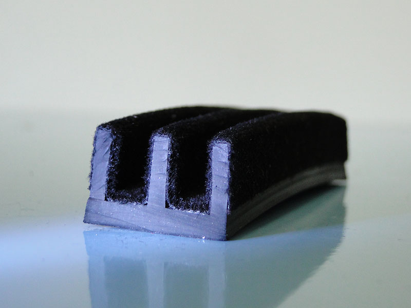 Fensterführungsschiene Alteano mit Samtummantelung