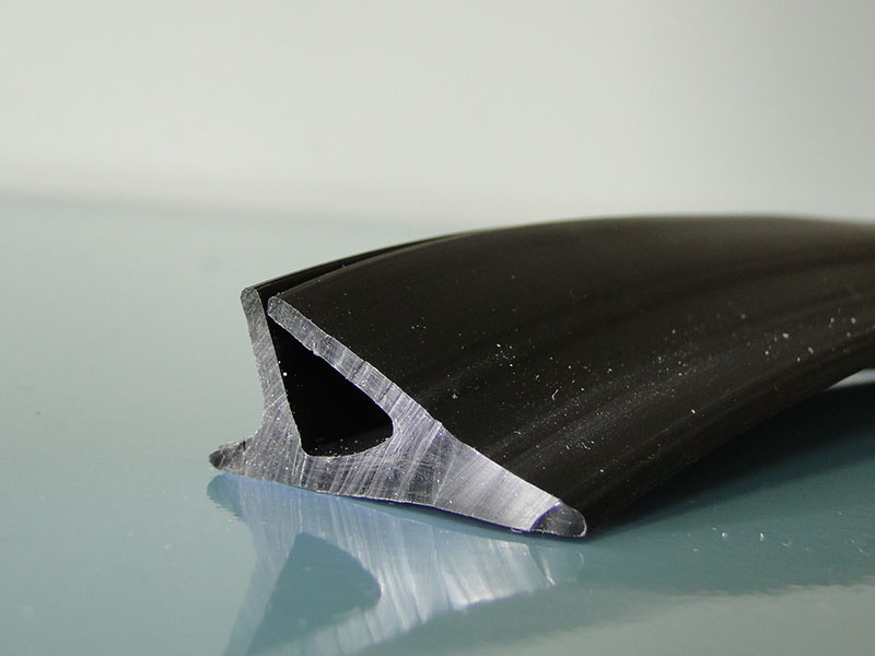 Windschutzscheibendichtung Moby Dick schwarz zum nachträglichen Einbau in den Einlass der Scheibenöf