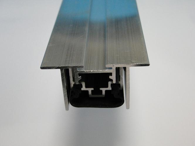 Rosa Türbodendichtung mit Gummihohlkörper