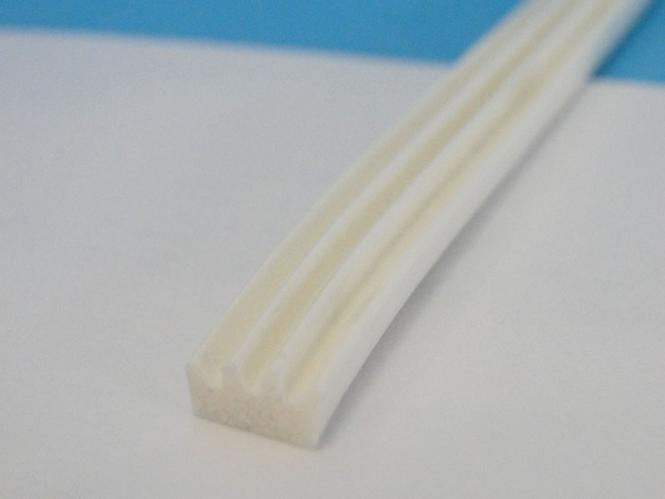 Rifana Hö: 4mm, Br: 9mm, nicht selbstklebend Silikonschaum Kronenprofil