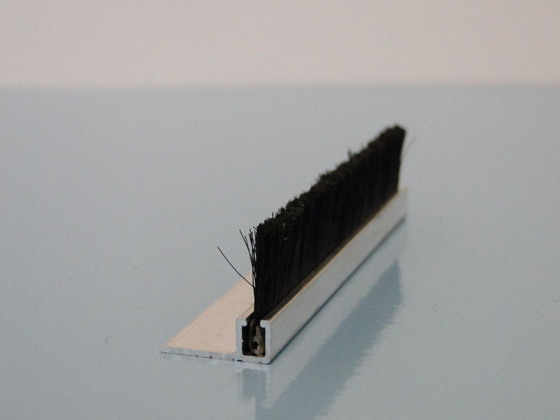 Alu-Winkelprofil Wilba mit Bürste