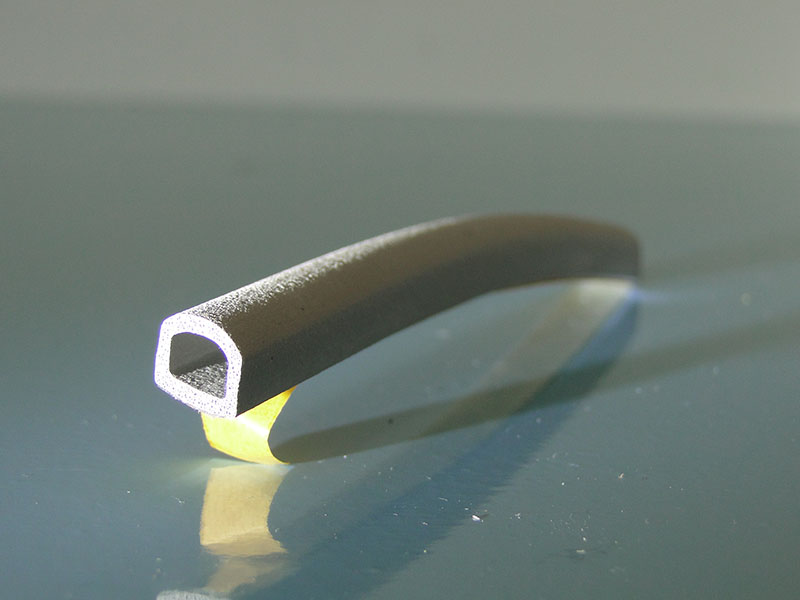 Moosgummi Hohlkammerdichtung Anton selbstklebend 7.5x10mm