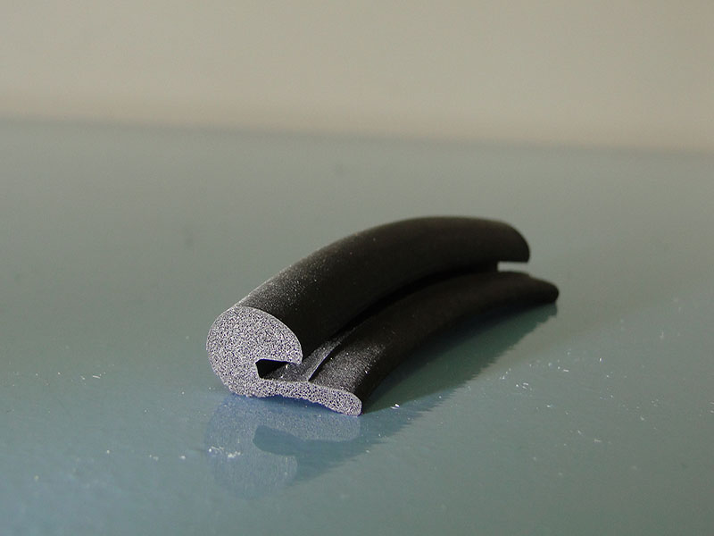 Moosgummi U- Profil Amosa Höhe: 16 x Breite: 9 mm