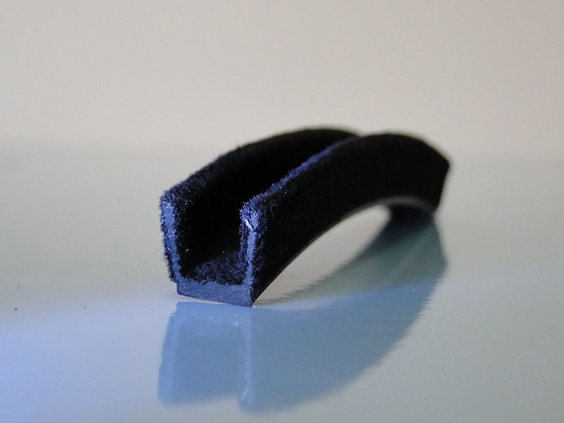 Fensterführungsschiene Armarda mit Samtummantelung