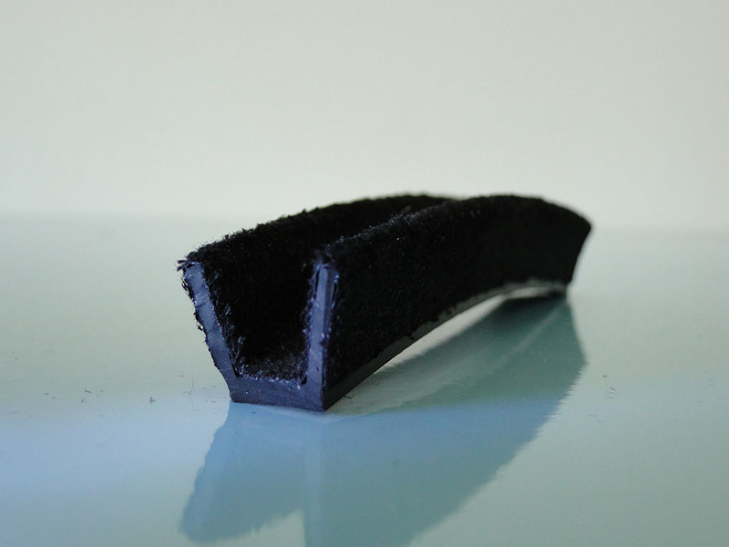 Fensterführungsschiene Mia mit Samtummantelung