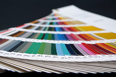 Hochwertiges Elastpolymer (Acryl) in 212 Farbtönen nach RAL