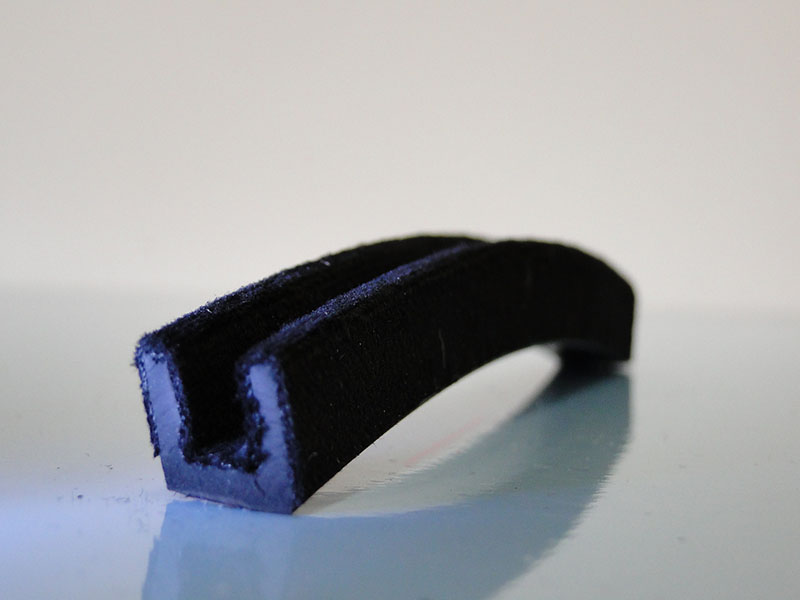 Fensterführungsschiene Chico mit Samtummantelung