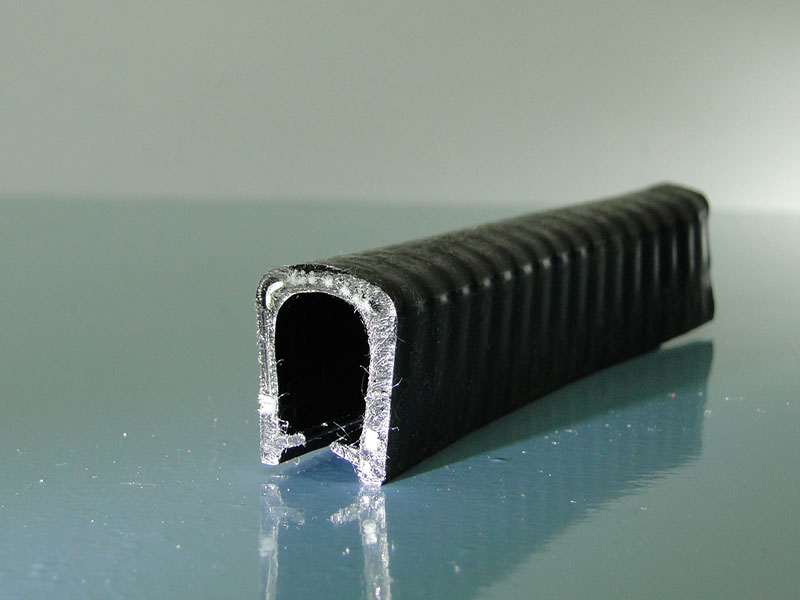 Kantenschutz Kunststoff 8mm in Farbe: chrom-Optik, 5 Meter am Stück -,  14,50 €